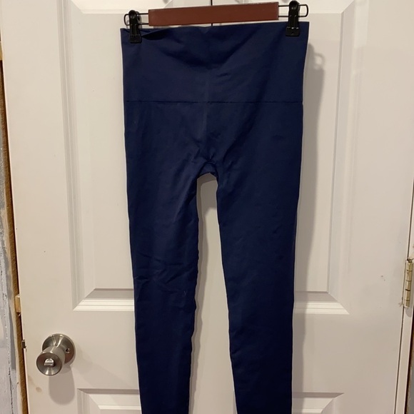 Spanx Navy Blue Seamless Shaping Leggings EUC - Picture 9 of 10